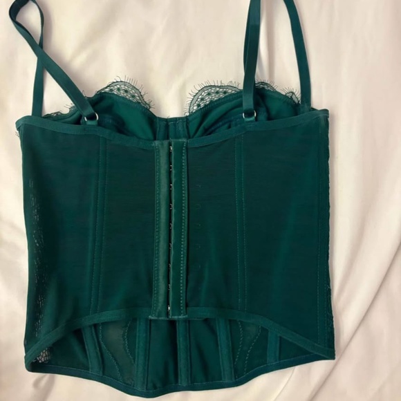 green lace corset - Picture 3 of 3